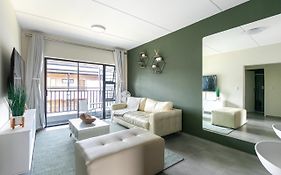 Modern 2 Bed Apartment, Secure Estate
